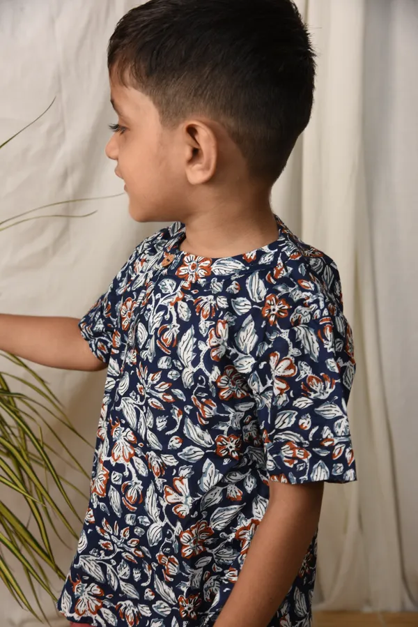 Black_Abstract_Printed_Cotton_Short_Kurta_For_Boys