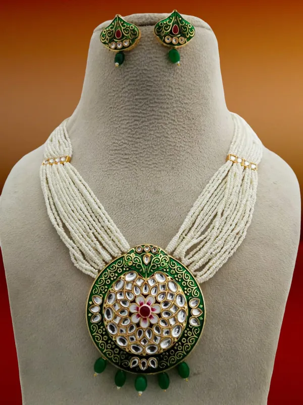Unique_Pendant_Set_with_Earrings