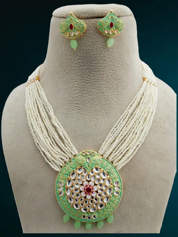 Unique_Pendant_Set_with_Earrings