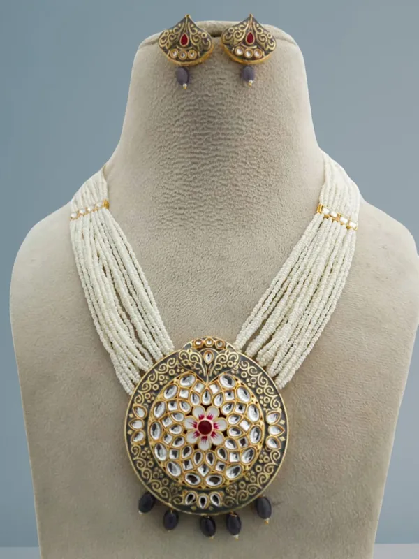 Unique_Pendant_set_with_Earrings