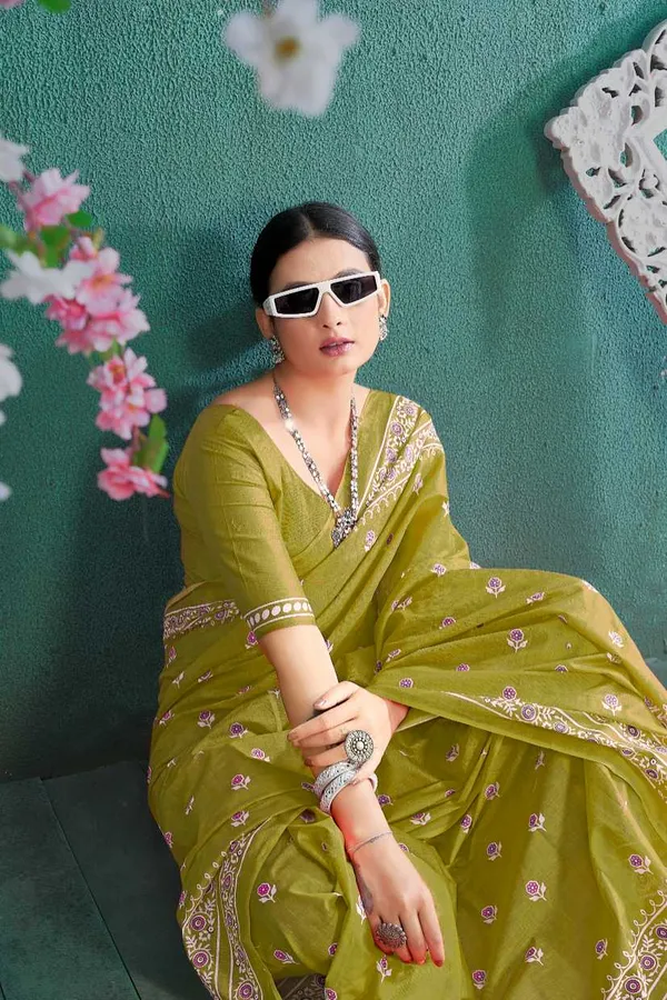 Ikkat_Print_Pure_Soft_Cotton_saree_With_Blouse_Piece