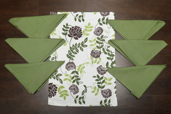 Pack_of_18_Pieces_Cotton_Green_Floral_Printed_Place_Mat_With_Napkins_for_Dining_and_Center_Table