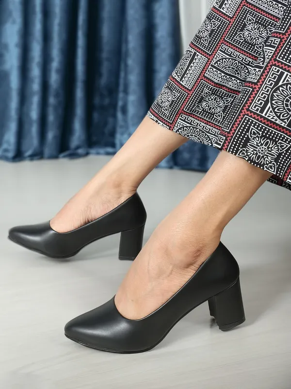 Pump_Block_Heel_Bellies_(Black)