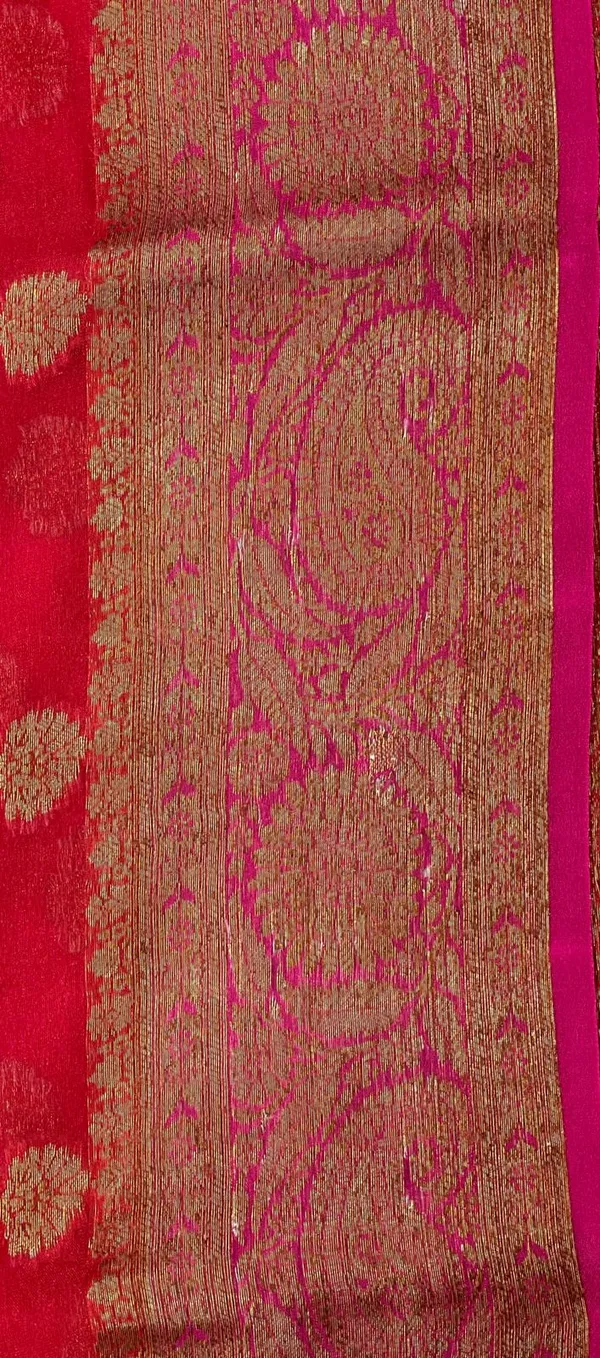 Humairah_Presents_Pure_Handloom_Red_Chiffon_Floral_Copper_Zari_Booti_with_Contrast_Magenta_Paisley_Zari_Border_and_Magenta_Blouse
