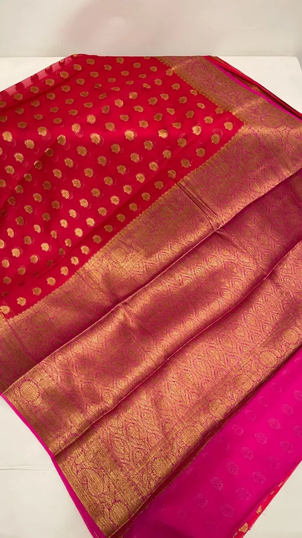 Humairah_Presents_Pure_Handloom_Red_Chiffon_Floral_Copper_Zari_Booti_with_Contrast_Magenta_Paisley_Zari_Border_and_Magenta_Blouse