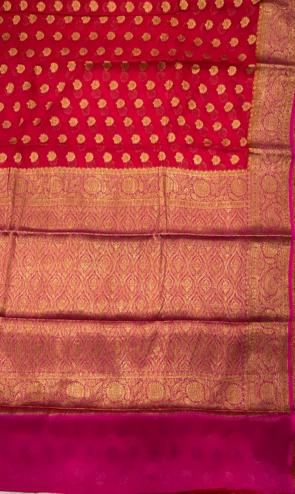 Humairah_Presents_Pure_Handloom_Red_Chiffon_Floral_Copper_Zari_Booti_with_Contrast_Magenta_Paisley_Zari_Border_and_Magenta_Blouse