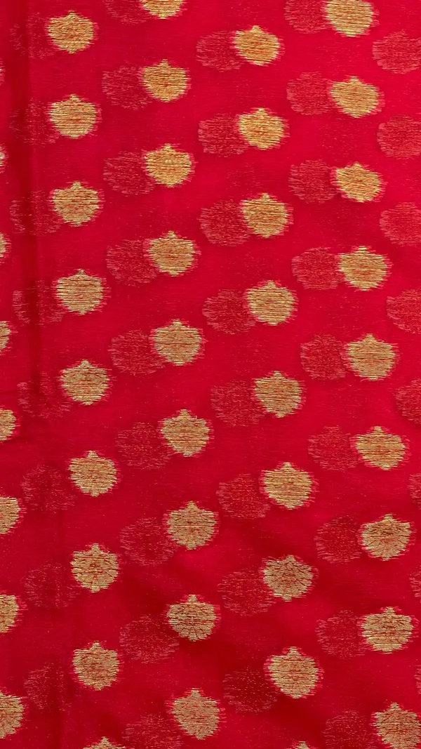 Humairah_Presents_Pure_Handloom_Red_Chiffon_Floral_Copper_Zari_Booti_with_Contrast_Magenta_Paisley_Zari_Border_and_Magenta_Blouse