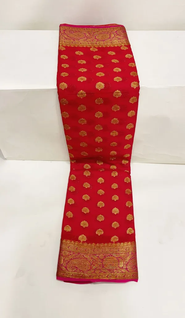 Humairah_Presents_Pure_Handloom_Red_Chiffon_Floral_Copper_Zari_Booti_with_Contrast_Magenta_Paisley_Zari_Border_and_Magenta_Blouse