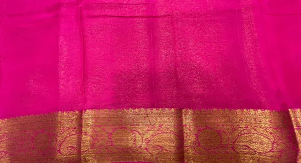Humairah_Presents_Pure_Handloom_Red_Chiffon_Floral_Copper_Zari_Booti_with_Contrast_Magenta_Paisley_Zari_Border_and_Magenta_Blouse