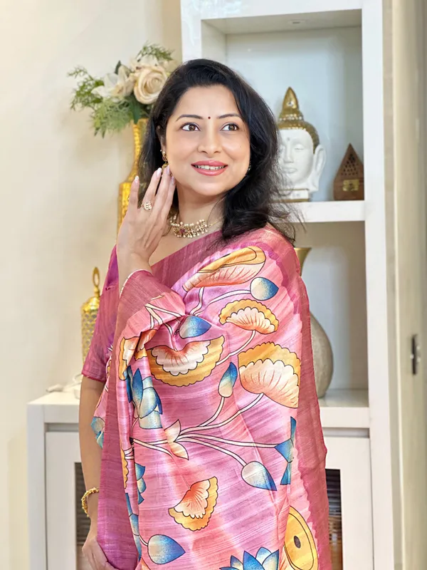 Soft_Tussar_Silk_sarees_with_Beautiful_Print_With_Attractive_Pallu_&_Zari_Border_And_Contrast_Print_Blouse_With_Tassels