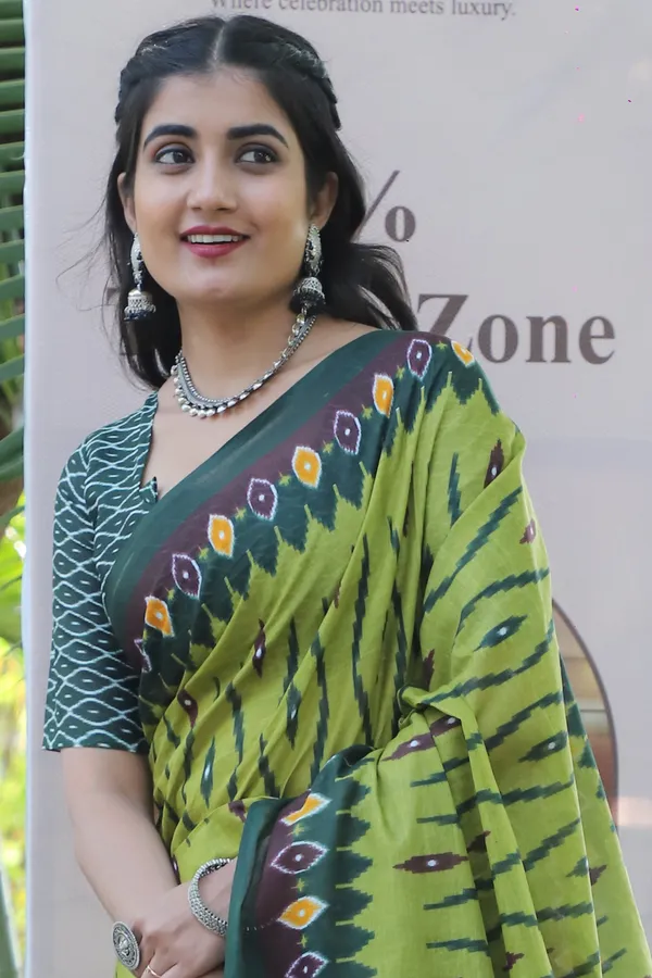 Ikkat_Hand_Block_Print_Print_Pure_Soft_Cotton_saree_With_Blouse_Piece