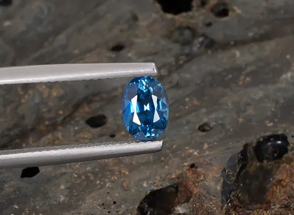 Blue_Sapphire_Neelam_Natural_Loose_Gemstone_For_Unisex