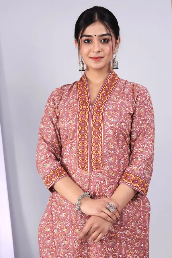 Peach_Pure_Cotton_Printed_Casual_Wear_Kurti_for_Women