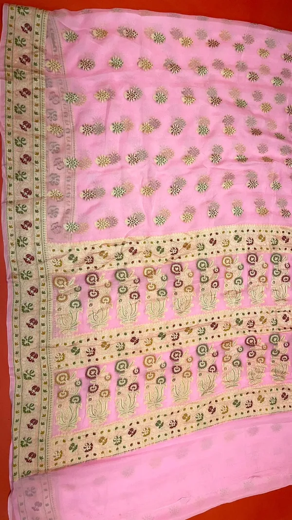 Humairah_Pure_Handloom_Pink_Chiffon_Mina_Zari_Booti_with_Resham_Golden_Zari_Kadiyal_with_Banarasi_Mina_Border_with_Pink_Blouse