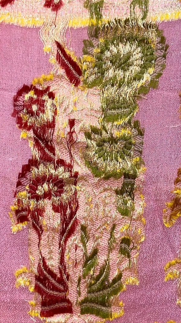 Humairah_Pure_Handloom_Pink_Chiffon_Mina_Zari_Booti_with_Resham_Golden_Zari_Kadiyal_with_Banarasi_Mina_Border_with_Pink_Blouse