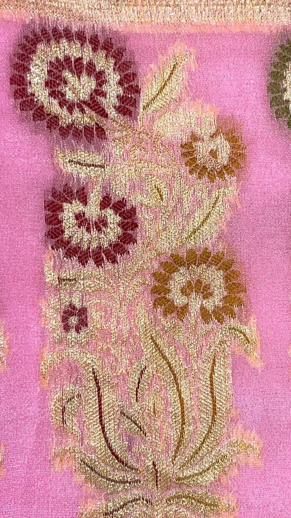 Humairah_Pure_Handloom_Pink_Chiffon_Mina_Zari_Booti_with_Resham_Golden_Zari_Kadiyal_with_Banarasi_Mina_Border_with_Pink_Blouse
