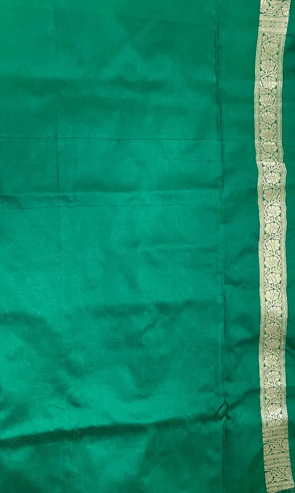 Humairah_Presents_Orange_Satin_Silk_Zari_Booti_and_Contrast_Green_2D_Zari_Border_and_Heavy_Floral_Jaal_Pallu_Banarasi_Saree_with_Green_Blouse