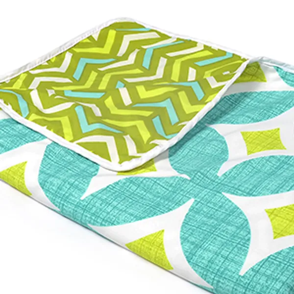 Geometric_Double_Dohar_for_AC_Room_(Polyester,_Green_and_Yellow)