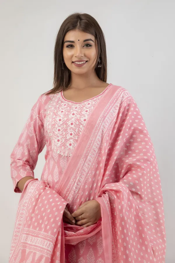 Stylish_&_Elegant_Women_Kurta_Pant_Dupatta_Set