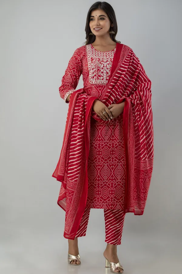 Stylish_&_Elegant_Women_Kurta_Pant_Dupatta_Set