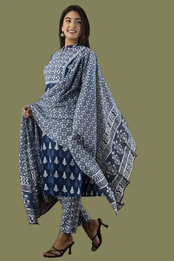 Stylish_&_Elegant_Women_Kurta_Pant_Dupatta_Set