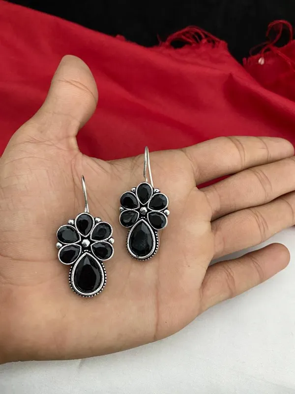 Black__Hook_Model_Earrings