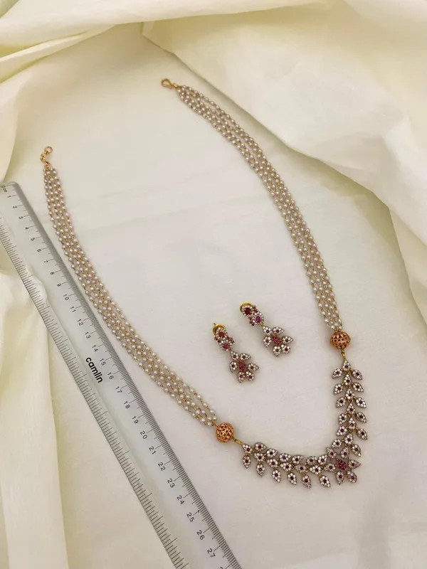Ethnic_Ad_Matte_Leaf_Pendant_Pearl_Mala_set