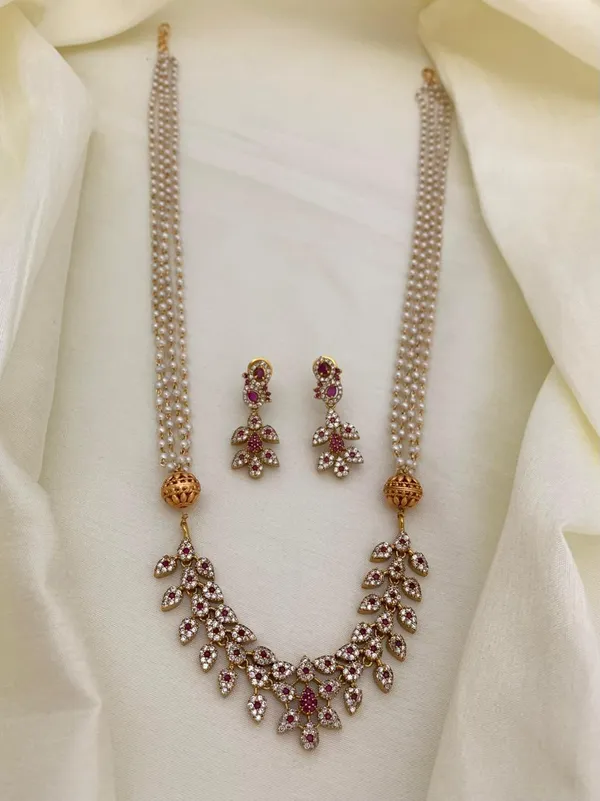 Ethnic_Ad_Matte_Leaf_Pendant_Pearl_Mala_set