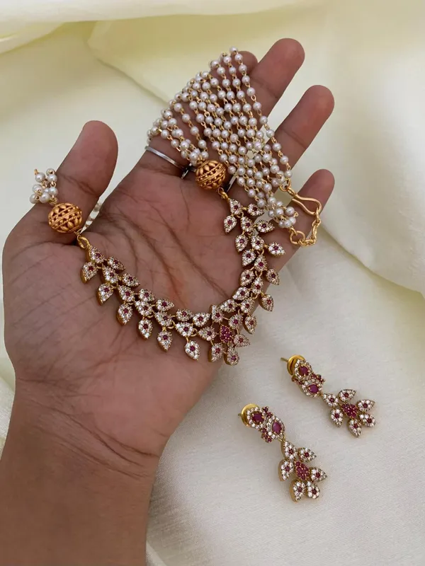 Ethnic_Ad_Matte_Leaf_Pendant_Pearl_Mala_set