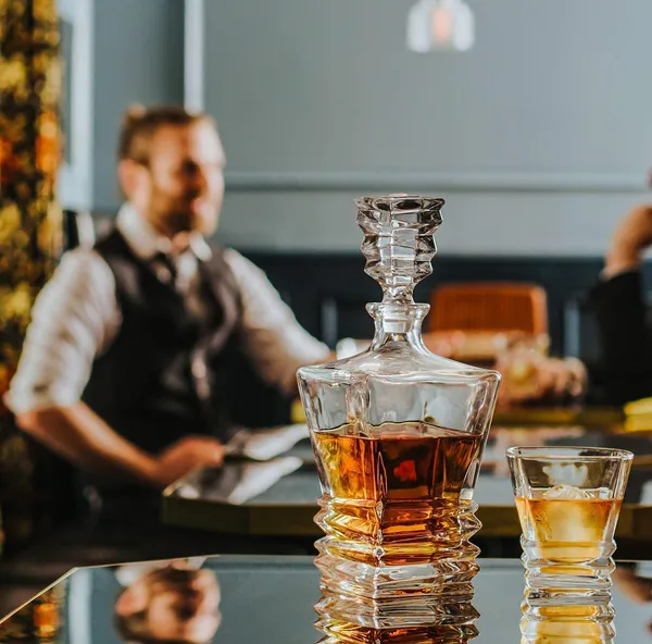 Set_Of_1_Decanter__&_6_Glasses_-_Luxury_Whiskey_Wine_Decanter_Set_Perfect_for_Whiskey,_Scotch,_Wine,_Vodka,_Tequila,_Rum