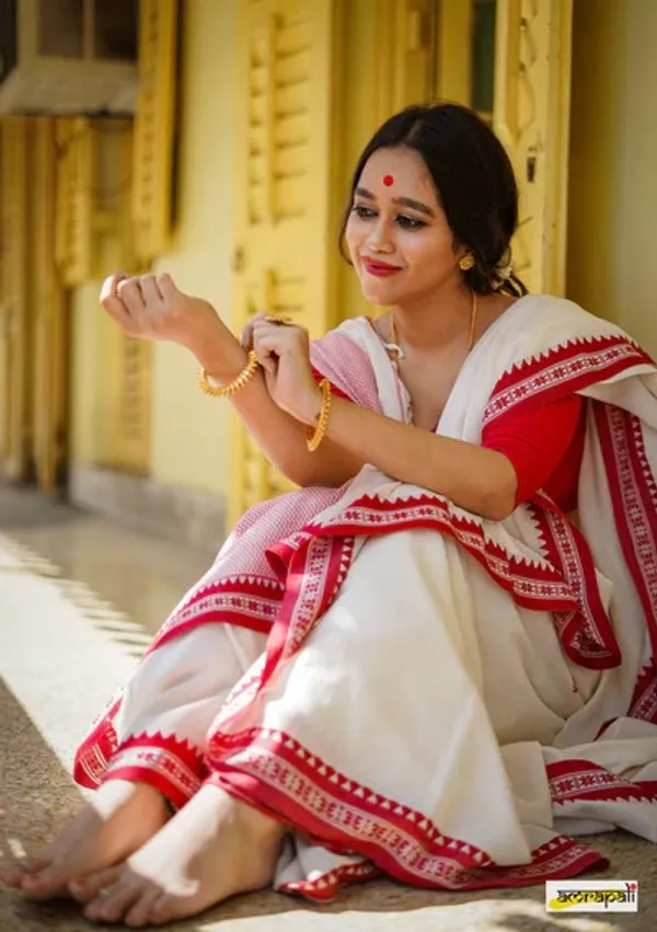 White_Soft_cotton_Silk_With_Blouse_Piece_For_Women