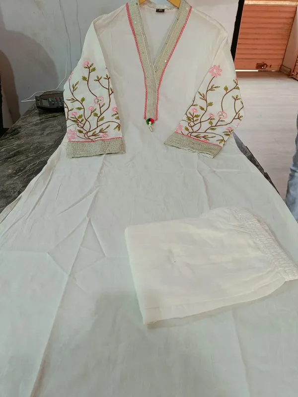 WHITE_EMBROIDERD_COTTON_BLIND_KURTA_AND_PANT_SET.