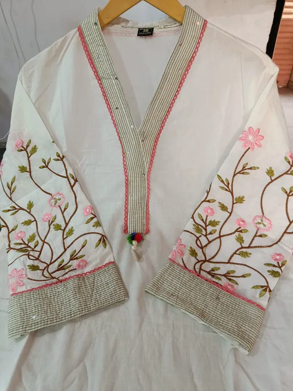 WHITE_EMBROIDERD_COTTON_BLIND_KURTA_AND_PANT_SET.