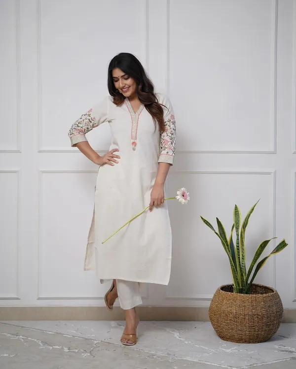 WHITE_EMBROIDERD_COTTON_BLIND_KURTA_AND_PANT_SET.