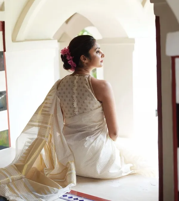 White_Kanjivaram_Silk_Saree_With_Blouse_Piece_For_Women