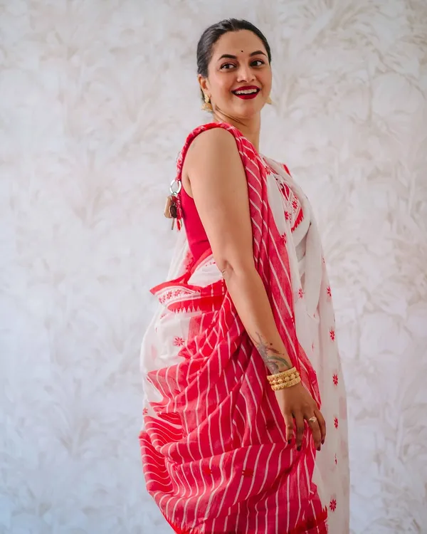 White_Soft_cotton_Silk_With_Blouse_Piece_For_Women
