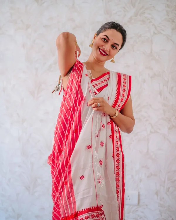 White_Soft_cotton_Silk_With_Blouse_Piece_For_Women