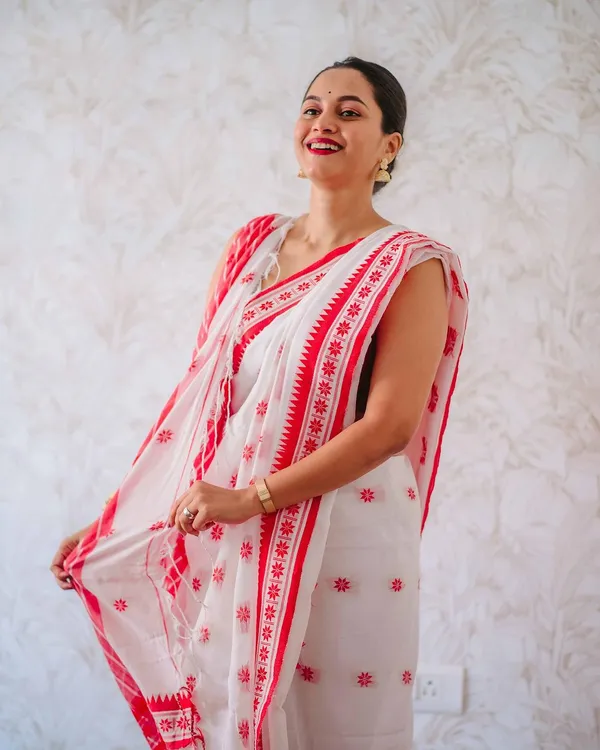 White_Soft_cotton_Silk_With_Blouse_Piece_For_Women