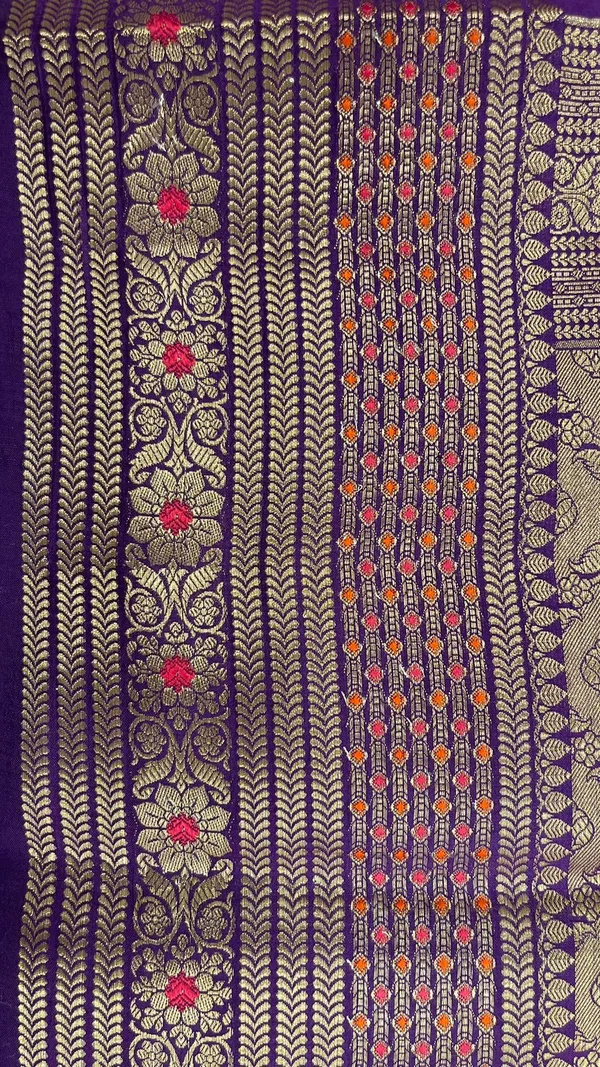Humairah_Pure_Handwoven_Purple_Chiniya_Silk_Gold_Zari_Floral_Booti_with_Minakari_Zari_Border_with_Purple_Blouse_piece