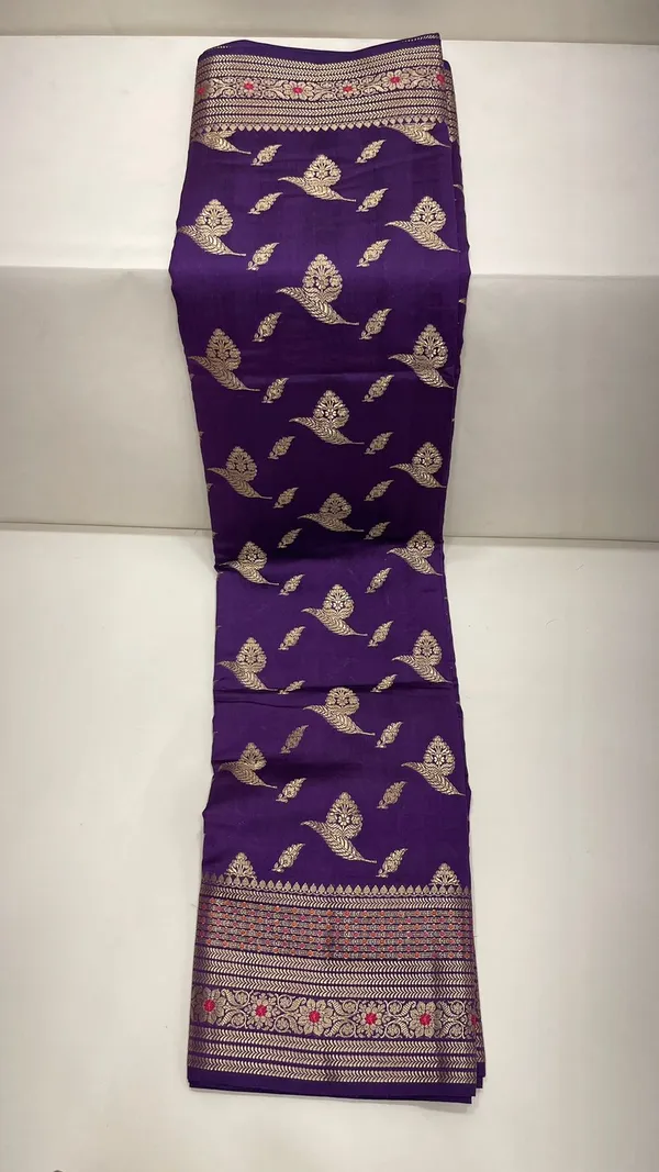 Humairah_Pure_Handwoven_Purple_Chiniya_Silk_Gold_Zari_Floral_Booti_with_Minakari_Zari_Border_with_Purple_Blouse_piece