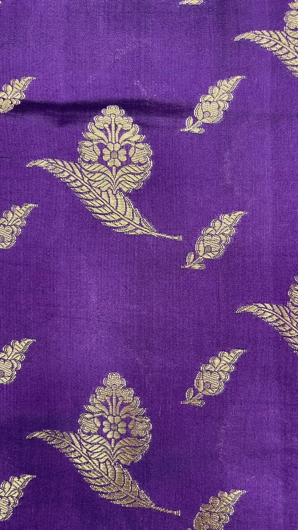 Humairah_Pure_Handwoven_Purple_Chiniya_Silk_Gold_Zari_Floral_Booti_with_Minakari_Zari_Border_with_Purple_Blouse_piece