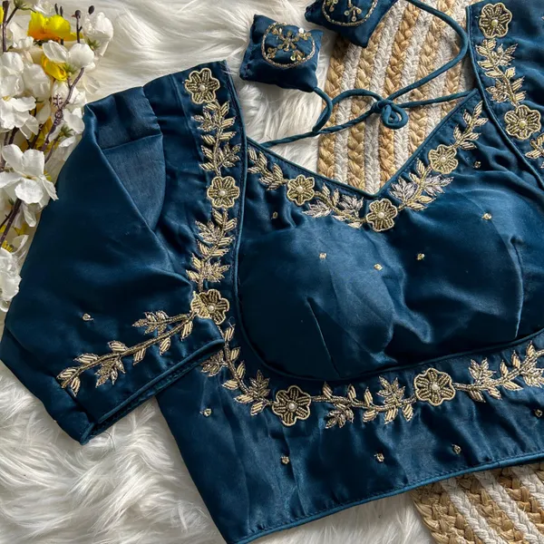 Womenia_Fashion_Presenting_Pure_Weding_Wear__Handwork_Blouse