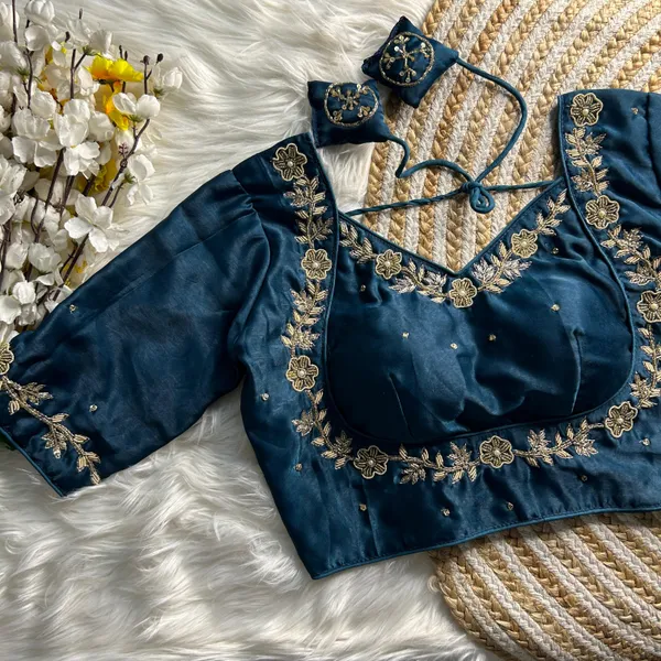 Womenia_Fashion_Presenting_Pure_Weding_Wear__Handwork_Blouse