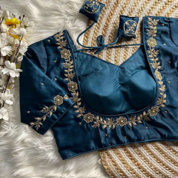 Womenia_Fashion_Presenting_Pure_Weding_Wear__Handwork_Blouse