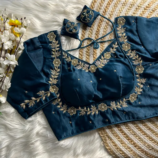 Womenia_Fashion_Presenting_Pure_Weding_Wear__Handwork_Blouse