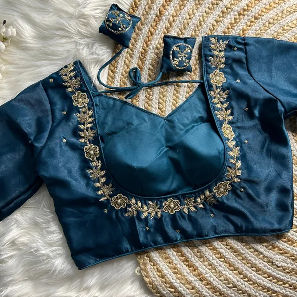 Womenia_Fashion_Presenting_Pure_Weding_Wear__Handwork_Blouse