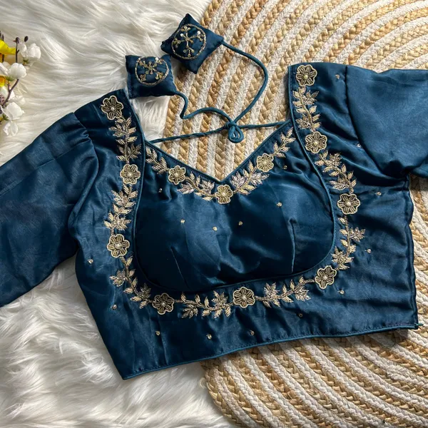 Womenia_Fashion_Presenting_Pure_Weding_Wear__Handwork_Blouse