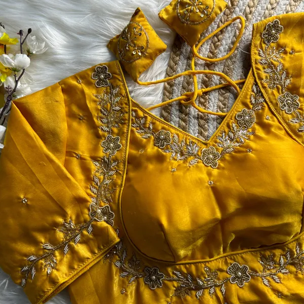 Womenia_Fashion_Presenting_Pure_Weding_Werea_Handwork_Blouse