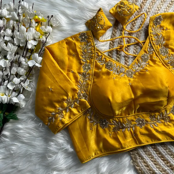 Womenia_Fashion_Presenting_Pure_Weding_Werea_Handwork_Blouse