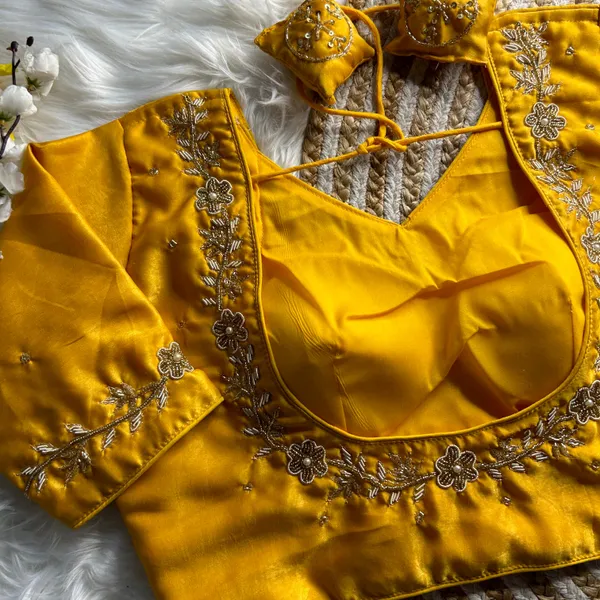 Womenia_Fashion_Presenting_Pure_Weding_Werea_Handwork_Blouse